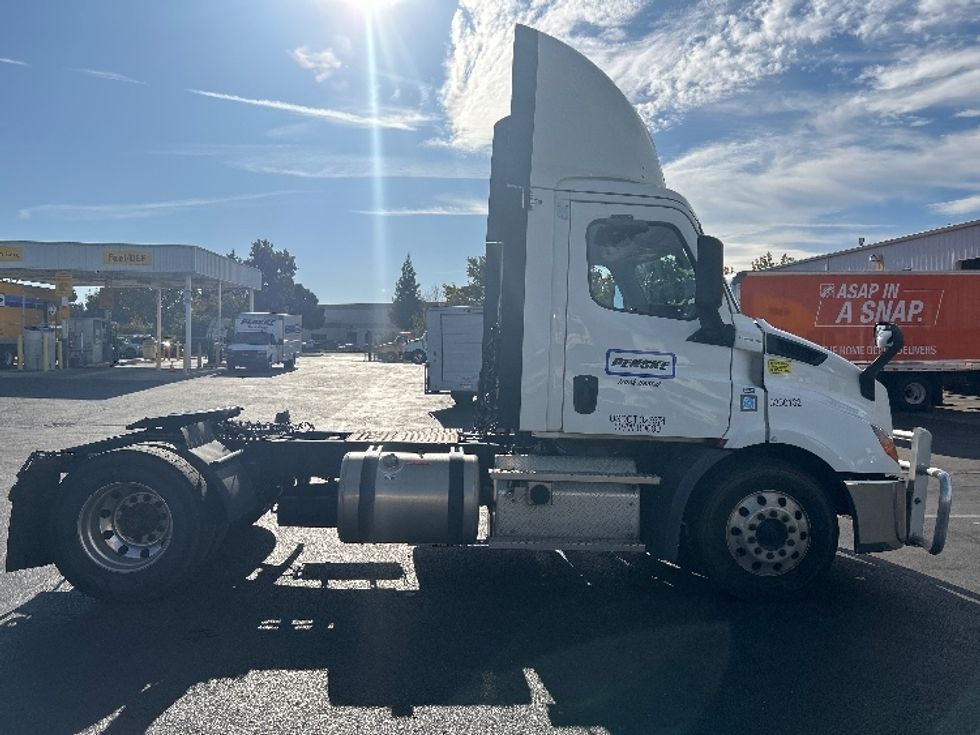 Day Cab Tractor-Heavy Duty Tractors-Freightliner-2020-T11642ST-Ceres-CA-351,801\n\t\tmiles-$ 43,000 - Image 8