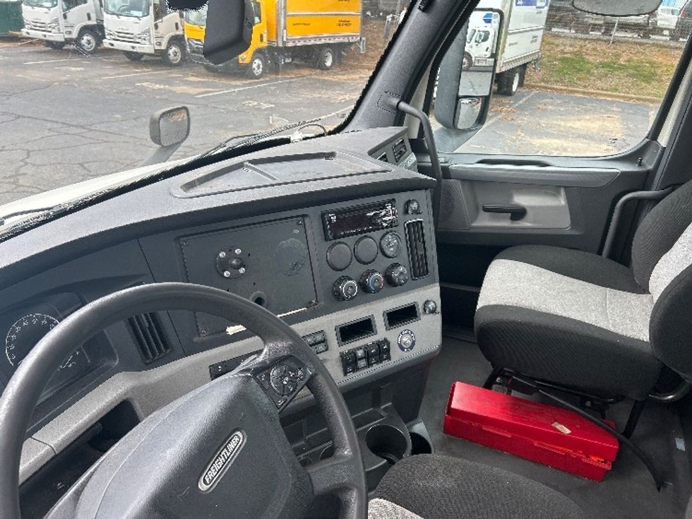 Day Cab Tractor-Heavy Duty Tractors-Freightliner-2020-T11642ST-Charlotte-NC-496,433\n\t\tmiles-$ 33,250 - Image 10