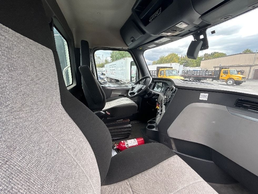 Day Cab Tractor-Heavy Duty Tractors-Freightliner-2020-T11642ST-Charlotte-NC-496,433\n\t\tmiles-$ 33,250 - Image 14