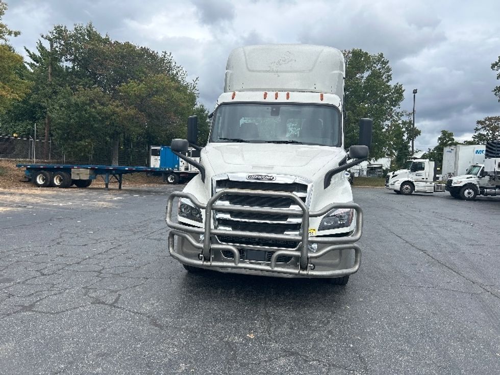 Day Cab Tractor-Heavy Duty Tractors-Freightliner-2020-T11642ST-Charlotte-NC-496,433\n\t\tmiles-$ 33,250 - Image 2