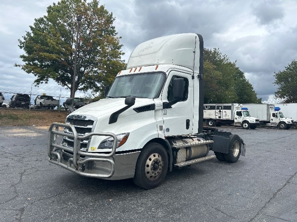 Day Cab Tractor-Heavy Duty Tractors-Freightliner-2020-T11642ST-Charlotte-NC-496,433\n\t\tmiles-$ 33,250 - Image 3