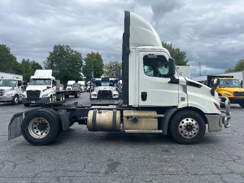Day Cab Tractor-Heavy Duty Tractors-Freightliner-2020-T11642ST-Charlotte-NC-496,433\n\t\tmiles-$ 33,250 - Image 8