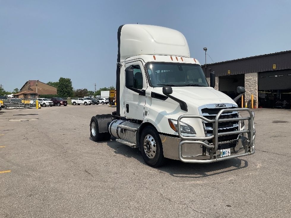 Day Cab Tractor-Heavy Duty Tractors-Freightliner-2020-T11642ST-Cincinnati-OH-469,784\n\t\tmiles-$ 33,500 - Image 1