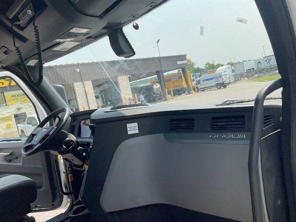 Day Cab Tractor-Heavy Duty Tractors-Freightliner-2020-T11642ST-Cincinnati-OH-469,784\n\t\tmiles-$ 33,500 - Image 13