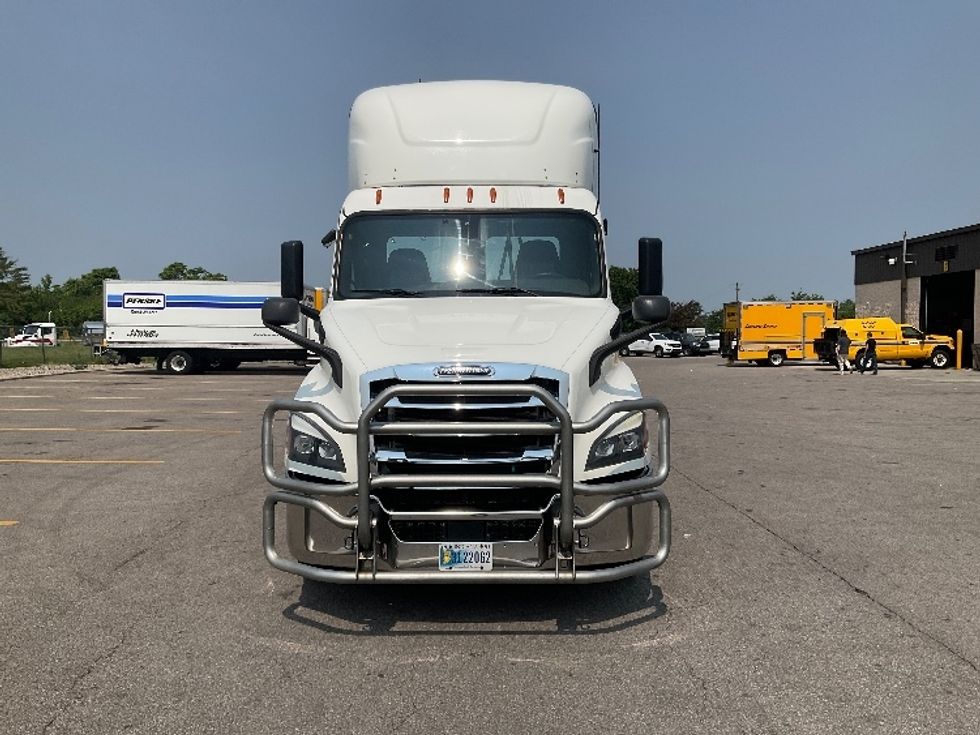 Day Cab Tractor-Heavy Duty Tractors-Freightliner-2020-T11642ST-Cincinnati-OH-469,784\n\t\tmiles-$ 33,500 - Image 2