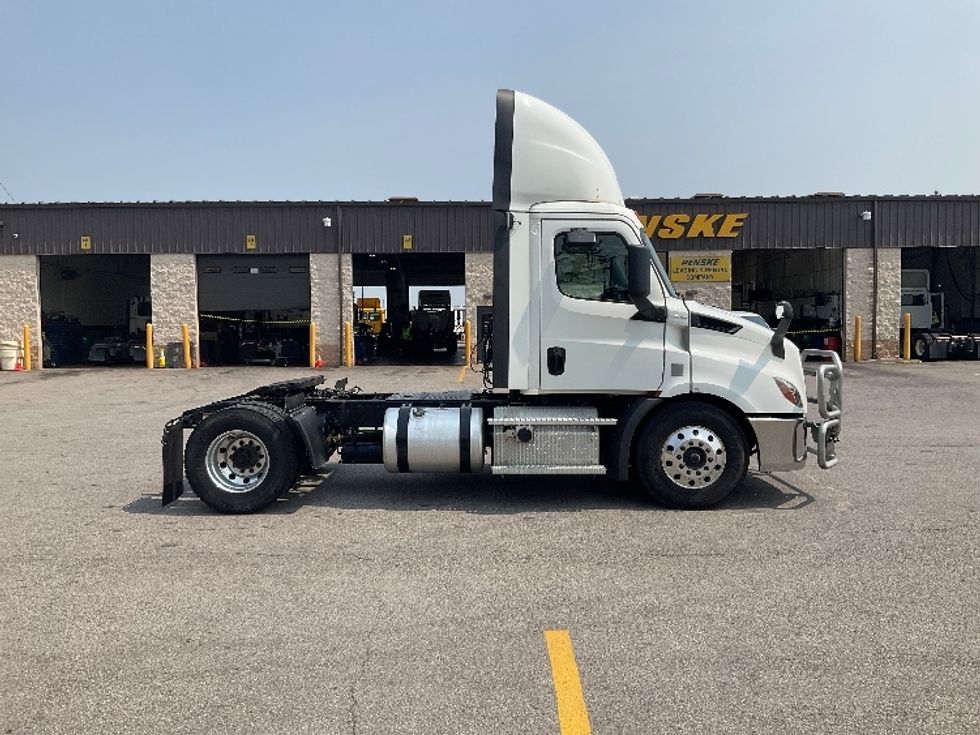 Day Cab Tractor-Heavy Duty Tractors-Freightliner-2020-T11642ST-Cincinnati-OH-469,784\n\t\tmiles-$ 33,500 - Image 8