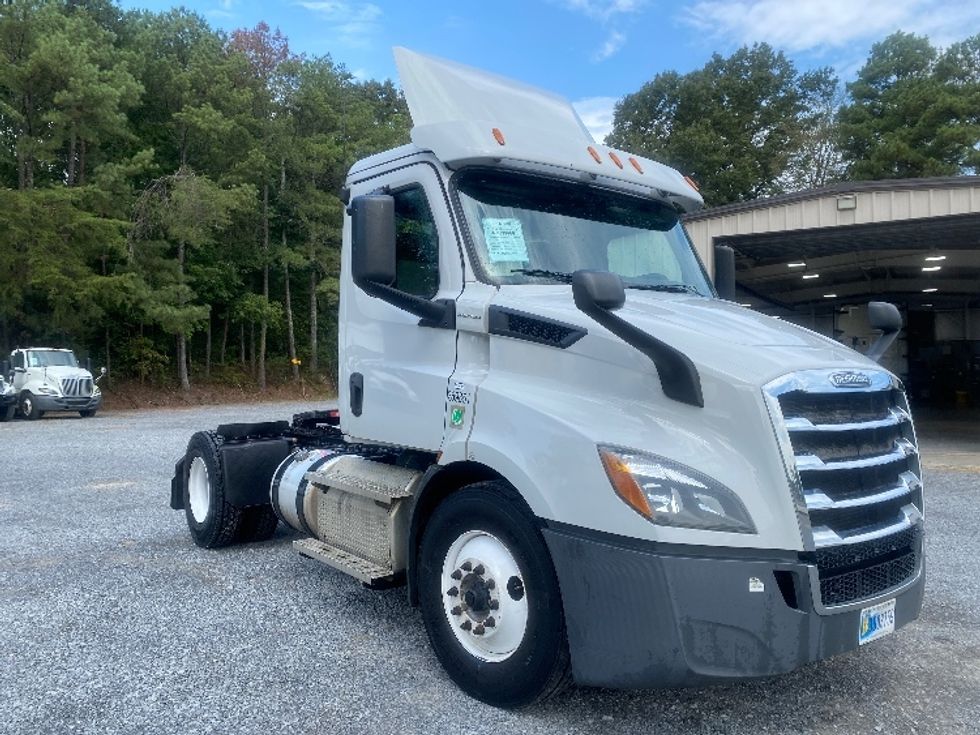 Day Cab Tractor-Heavy Duty Tractors-Freightliner-2020-T11642ST-Cleveland-TN-469,586\n\t\tmiles-$ 34,000 - Image 1