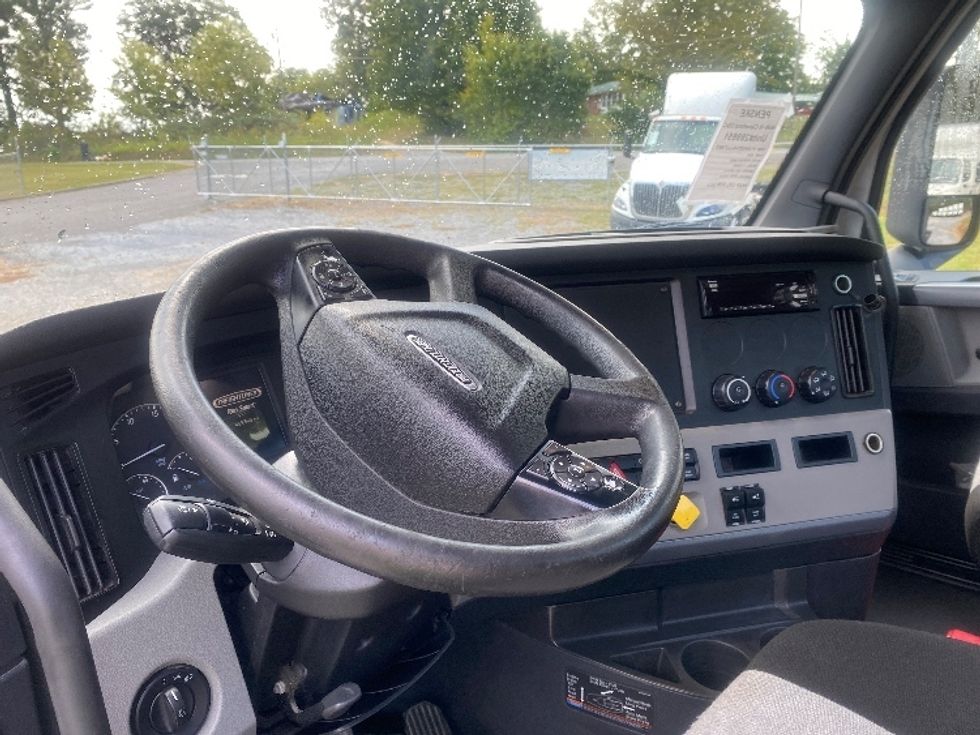 Day Cab Tractor-Heavy Duty Tractors-Freightliner-2020-T11642ST-Cleveland-TN-469,586\n\t\tmiles-$ 34,000 - Image 10