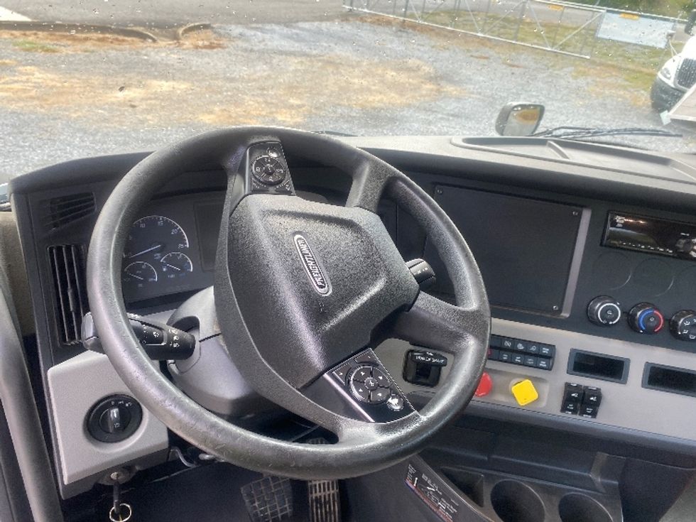 Day Cab Tractor-Heavy Duty Tractors-Freightliner-2020-T11642ST-Cleveland-TN-469,586\n\t\tmiles-$ 34,000 - Image 11