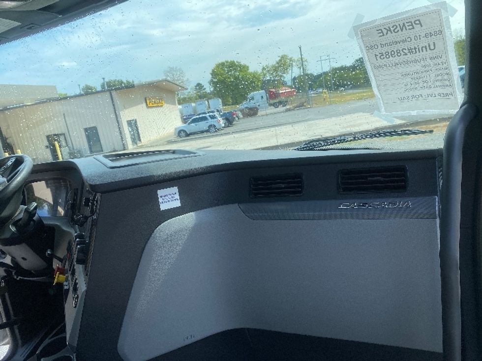Day Cab Tractor-Heavy Duty Tractors-Freightliner-2020-T11642ST-Cleveland-TN-469,586\n\t\tmiles-$ 34,000 - Image 13