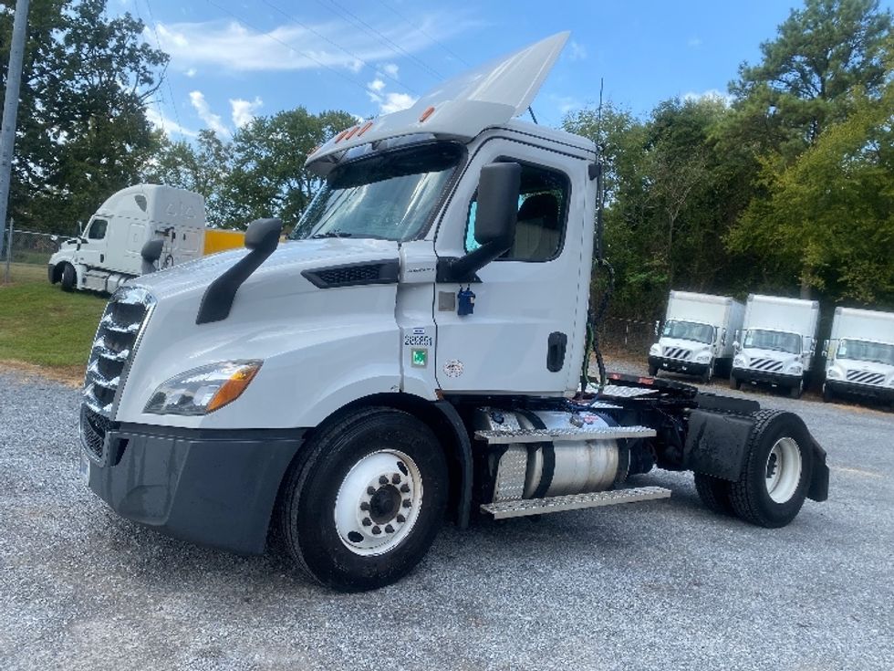 Day Cab Tractor-Heavy Duty Tractors-Freightliner-2020-T11642ST-Cleveland-TN-469,586\n\t\tmiles-$ 34,000 - Image 3