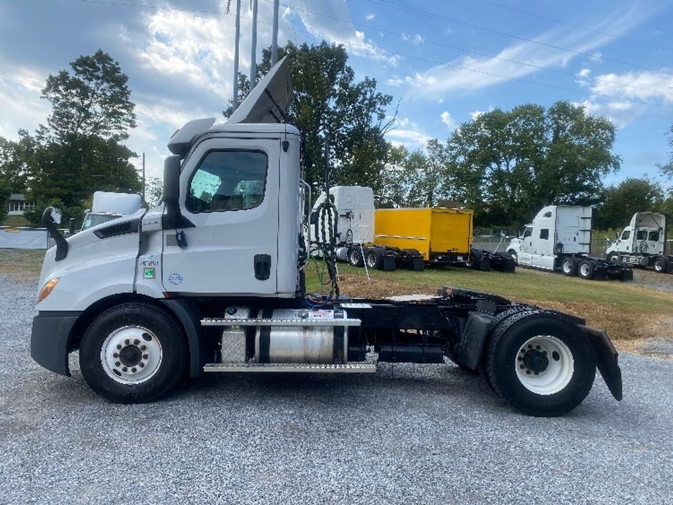 Day Cab Tractor-Heavy Duty Tractors-Freightliner-2020-T11642ST-Cleveland-TN-469,586\n\t\tmiles-$ 34,000 - Image 4