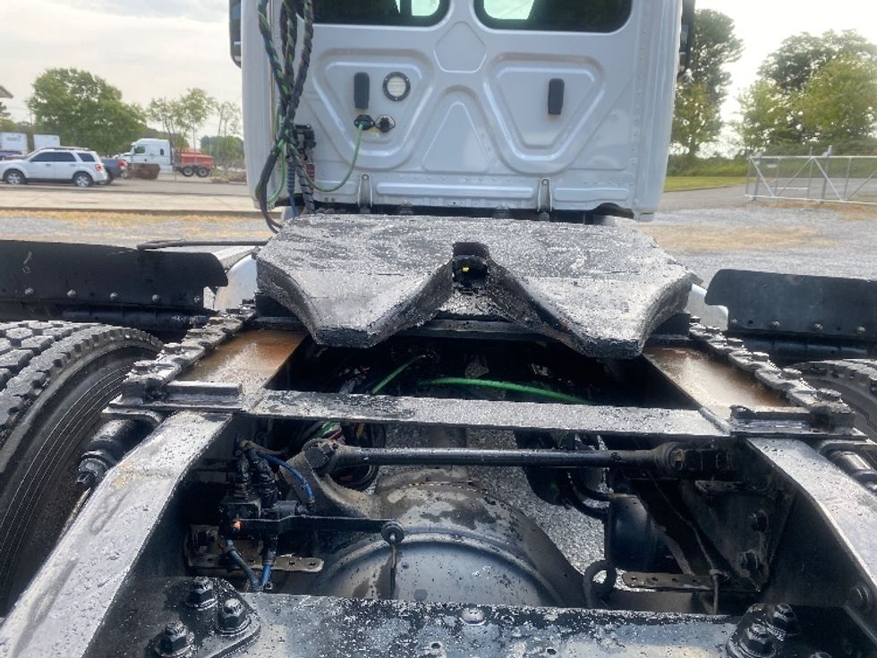 Day Cab Tractor-Heavy Duty Tractors-Freightliner-2020-T11642ST-Cleveland-TN-469,586\n\t\tmiles-$ 34,000 - Image 6