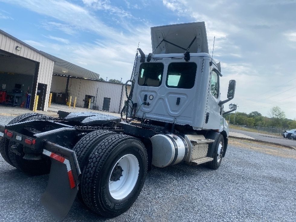 Day Cab Tractor-Heavy Duty Tractors-Freightliner-2020-T11642ST-Cleveland-TN-469,586\n\t\tmiles-$ 34,000 - Image 7