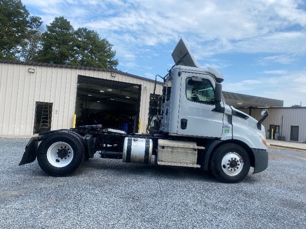 Day Cab Tractor-Heavy Duty Tractors-Freightliner-2020-T11642ST-Cleveland-TN-469,586\n\t\tmiles-$ 34,000 - Image 8