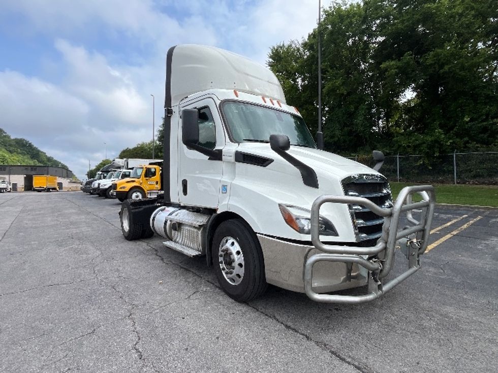 Day Cab Tractor-Heavy Duty Tractors-Freightliner-2020-T11642ST-Cleveland-TN-530,475\n\t\tmiles-$ 33,500 - Image 1