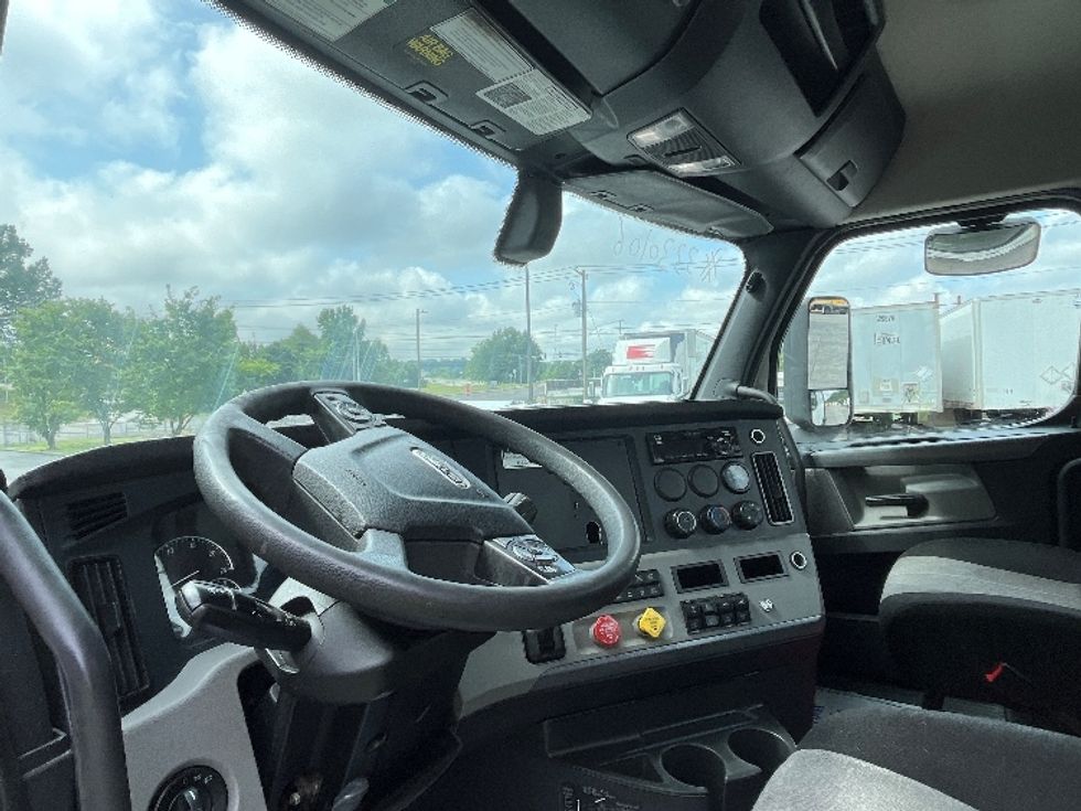 Day Cab Tractor-Heavy Duty Tractors-Freightliner-2020-T11642ST-Cleveland-TN-530,475\n\t\tmiles-$ 33,500 - Image 10