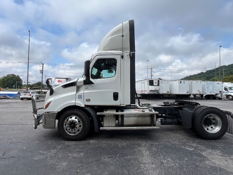 Day Cab Tractor-Heavy Duty Tractors-Freightliner-2020-T11642ST-Cleveland-TN-530,475\n\t\tmiles-$ 33,500 - Image 4