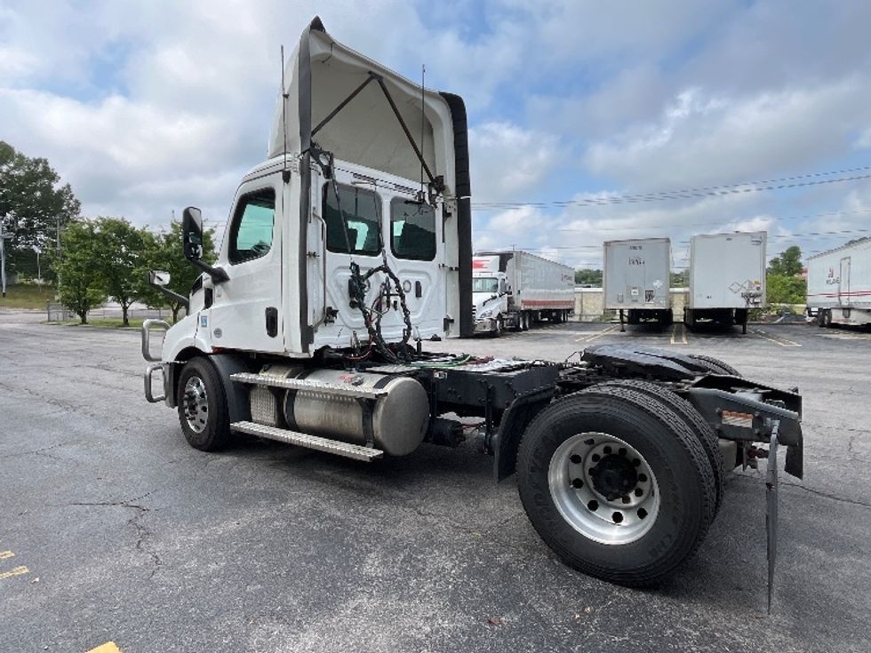 Day Cab Tractor-Heavy Duty Tractors-Freightliner-2020-T11642ST-Cleveland-TN-530,475\n\t\tmiles-$ 33,500 - Image 5