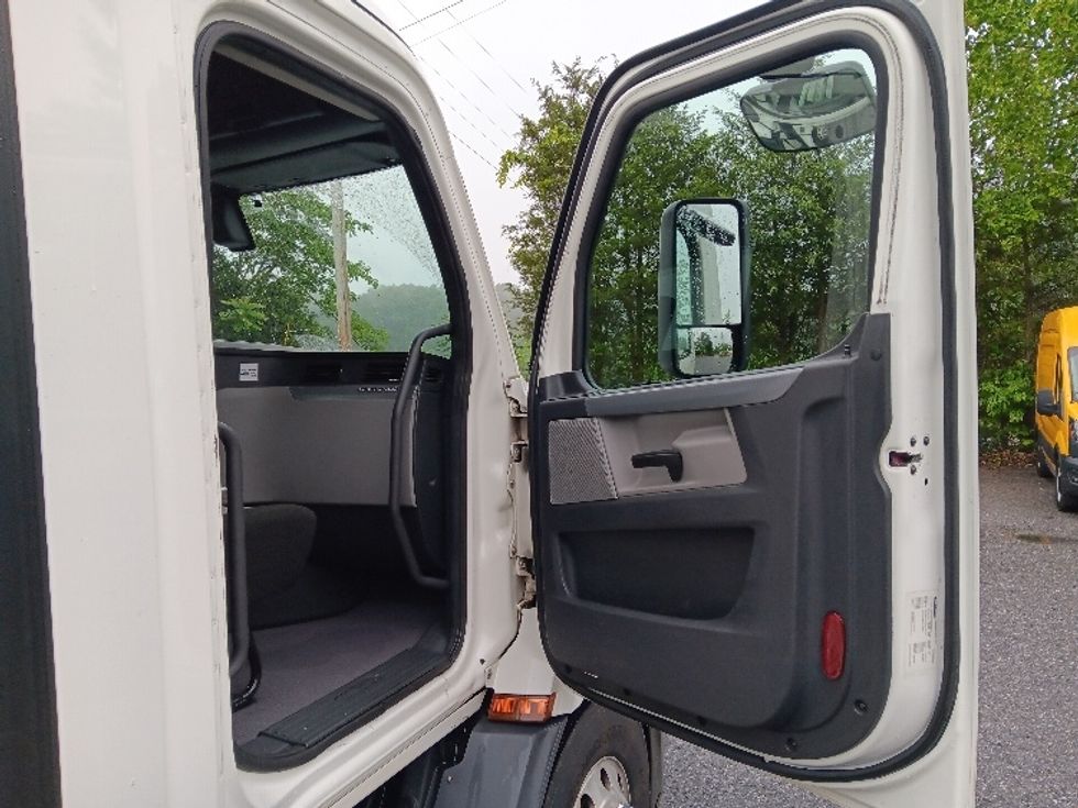 Day Cab Tractor-Heavy Duty Tractors-Freightliner-2020-T11642ST-Cleveland-TN-685,092\n\t\tmiles-$ 25,500 - Image 12