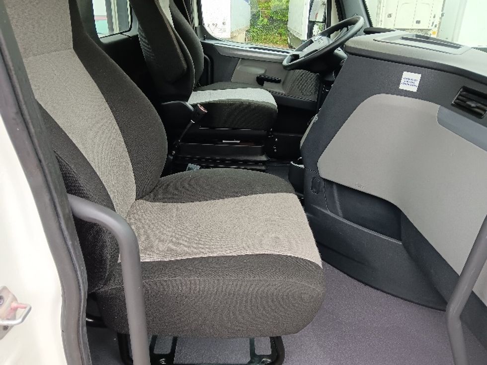 Day Cab Tractor-Heavy Duty Tractors-Freightliner-2020-T11642ST-Cleveland-TN-685,092\n\t\tmiles-$ 25,500 - Image 14