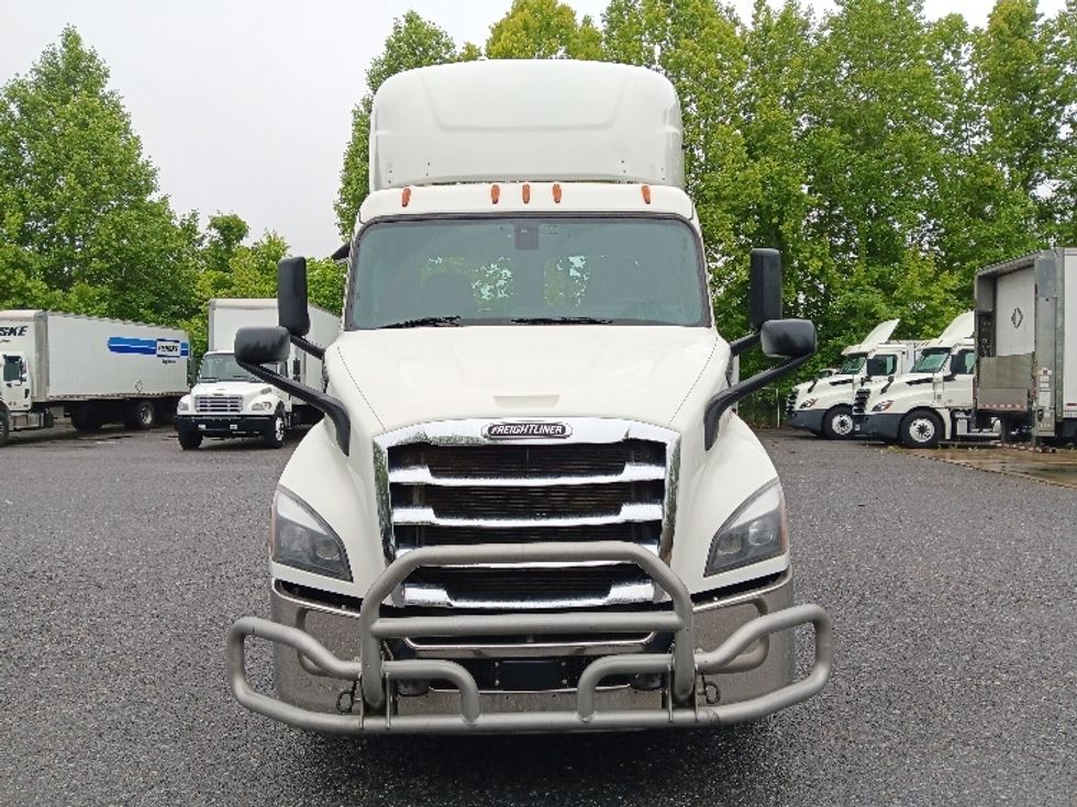 Day Cab Tractor-Heavy Duty Tractors-Freightliner-2020-T11642ST-Cleveland-TN-685,092\n\t\tmiles-$ 25,500 - Image 2