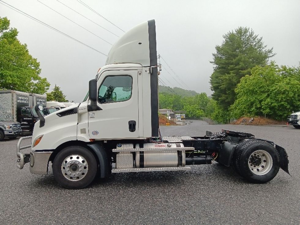 Day Cab Tractor-Heavy Duty Tractors-Freightliner-2020-T11642ST-Cleveland-TN-685,092\n\t\tmiles-$ 25,500 - Image 4