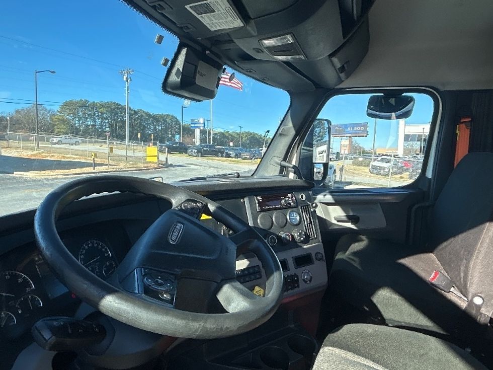 Day Cab Tractor-Heavy Duty Tractors-Freightliner-2020-T11642ST-Conyers-GA-367,626\n\t\tmiles-$ 41,750 - Image 10