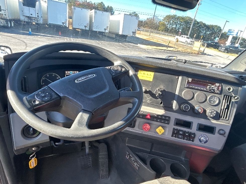 Day Cab Tractor-Heavy Duty Tractors-Freightliner-2020-T11642ST-Conyers-GA-367,626\n\t\tmiles-$ 41,750 - Image 11