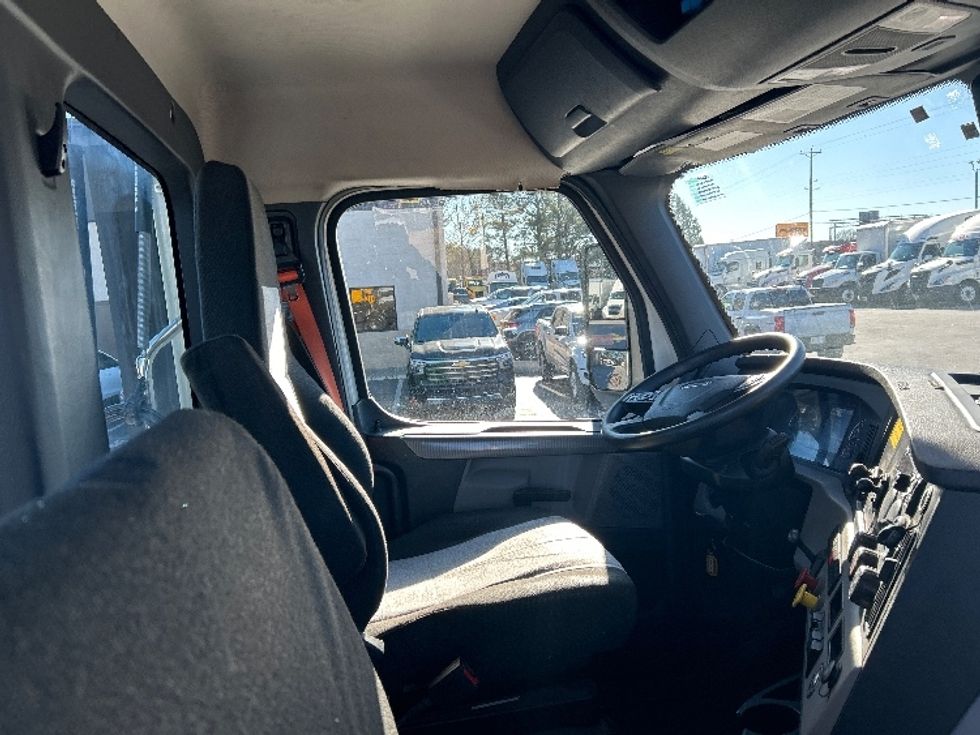 Day Cab Tractor-Heavy Duty Tractors-Freightliner-2020-T11642ST-Conyers-GA-367,626\n\t\tmiles-$ 41,750 - Image 14