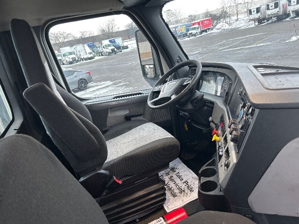 Day Cab Tractor-Heavy Duty Tractors-Freightliner-2020-T11642ST-East Chicago-IN-222,392\n\t\tmiles-$ 43,000 - Image 14