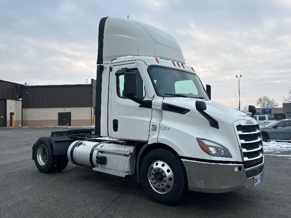 Day Cab Tractor-Heavy Duty Tractors-Freightliner-2020-T11642ST-East Chicago-IN-242,703\n\t\tmiles-$ 41,250 - Image 1