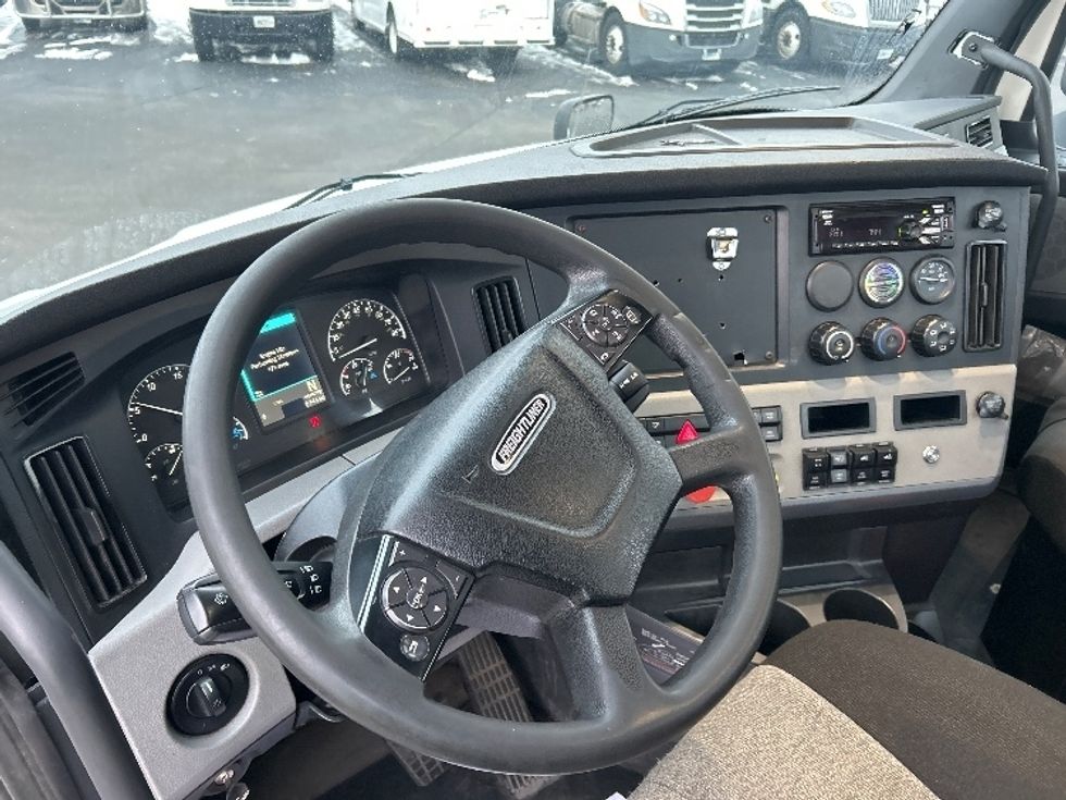 Day Cab Tractor-Heavy Duty Tractors-Freightliner-2020-T11642ST-East Chicago-IN-242,703\n\t\tmiles-$ 41,250 - Image 10
