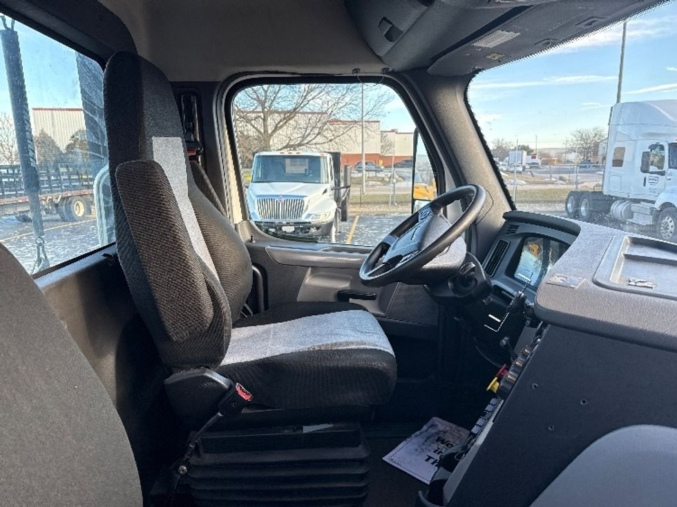 Day Cab Tractor-Heavy Duty Tractors-Freightliner-2020-T11642ST-East Chicago-IN-242,703\n\t\tmiles-$ 41,250 - Image 14