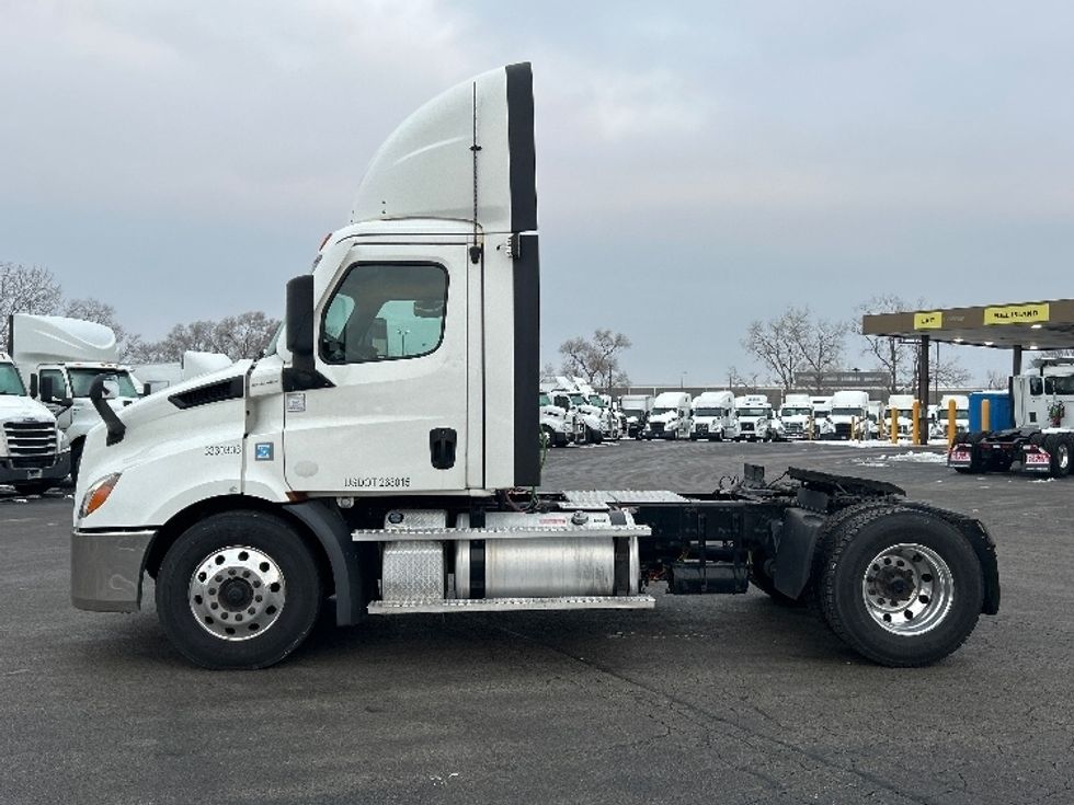 Day Cab Tractor-Heavy Duty Tractors-Freightliner-2020-T11642ST-East Chicago-IN-242,703\n\t\tmiles-$ 41,250 - Image 4
