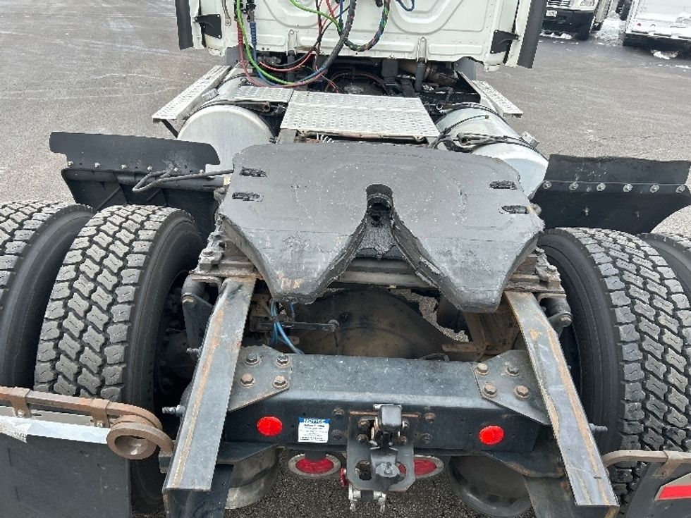 Day Cab Tractor-Heavy Duty Tractors-Freightliner-2020-T11642ST-East Chicago-IN-242,703\n\t\tmiles-$ 41,250 - Image 6