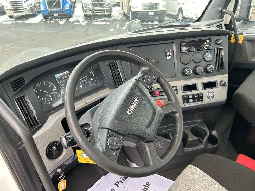 Day Cab Tractor-Heavy Duty Tractors-Freightliner-2020-T11642ST-East Chicago-IN-252,290\n\t\tmiles-$ 41,750 - Image 10