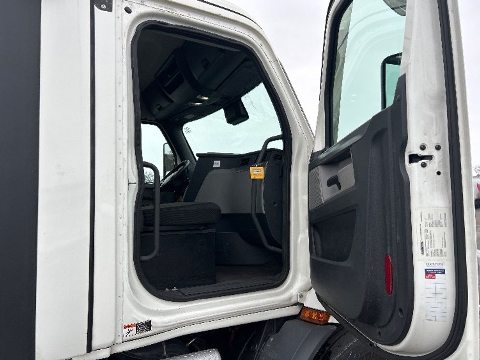 Day Cab Tractor-Heavy Duty Tractors-Freightliner-2020-T11642ST-East Chicago-IN-252,290\n\t\tmiles-$ 41,750 - Image 12