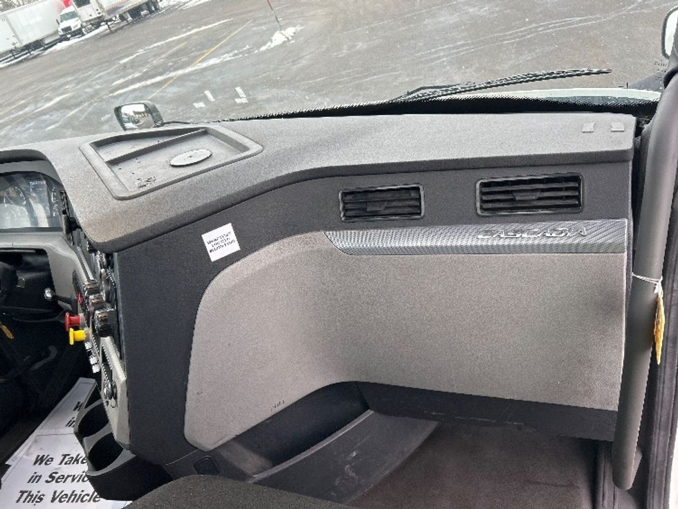 Day Cab Tractor-Heavy Duty Tractors-Freightliner-2020-T11642ST-East Chicago-IN-252,290\n\t\tmiles-$ 41,750 - Image 13