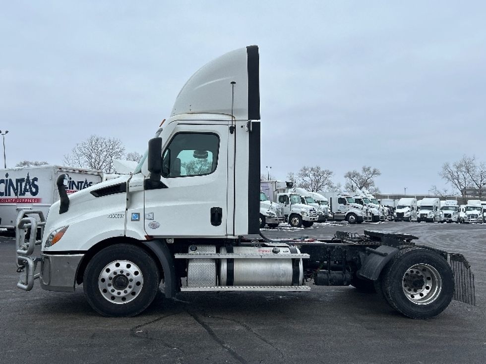 Day Cab Tractor-Heavy Duty Tractors-Freightliner-2020-T11642ST-East Chicago-IN-252,290\n\t\tmiles-$ 41,750 - Image 4