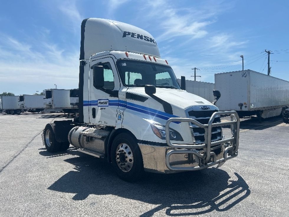 Day Cab Tractor-Heavy Duty Tractors-Freightliner-2020-T11642ST-East Chicago-IN-271,101\n\t\tmiles-$ 43,500 - Image 1