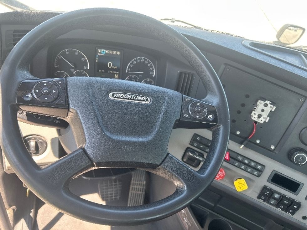 Day Cab Tractor-Heavy Duty Tractors-Freightliner-2020-T11642ST-East Chicago-IN-271,101\n\t\tmiles-$ 43,500 - Image 11