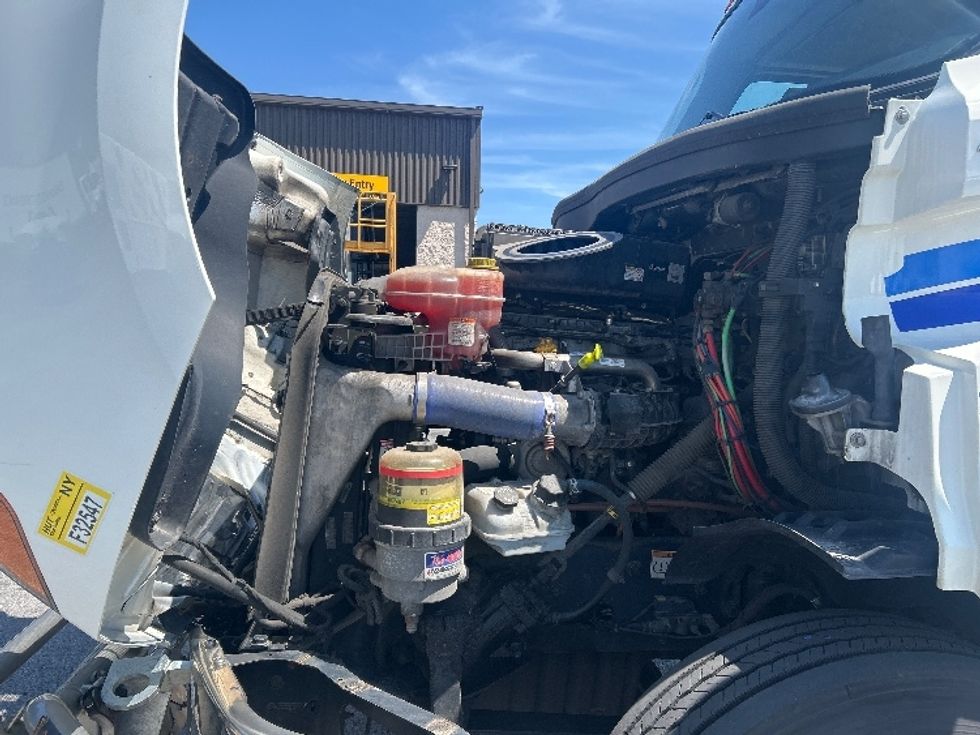 Day Cab Tractor-Heavy Duty Tractors-Freightliner-2020-T11642ST-East Chicago-IN-271,101\n\t\tmiles-$ 43,500 - Image 16