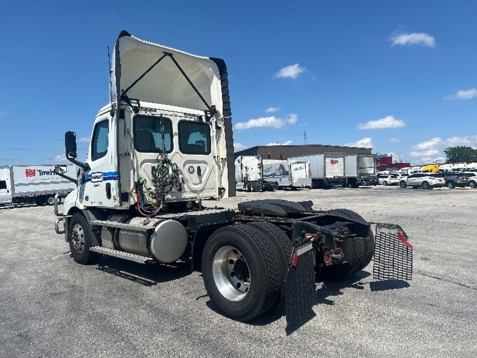 Day Cab Tractor-Heavy Duty Tractors-Freightliner-2020-T11642ST-East Chicago-IN-271,704\n\t\tmiles-$ 35,500 - Image 5