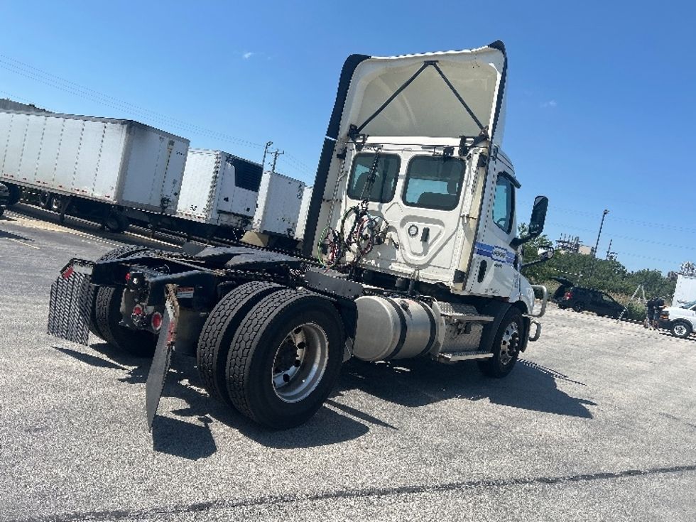 Day Cab Tractor-Heavy Duty Tractors-Freightliner-2020-T11642ST-East Chicago-IN-271,704\n\t\tmiles-$ 35,500 - Image 7