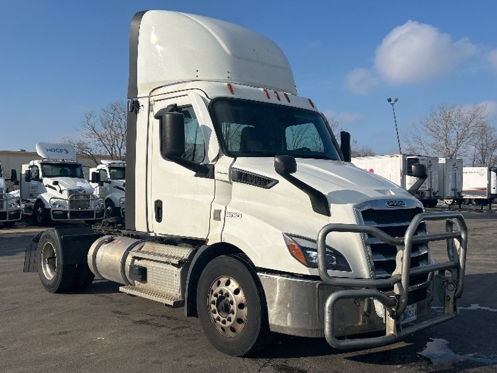 Day Cab Tractor-Heavy Duty Tractors-Freightliner-2020-T11642ST-East Chicago-IN-455,626\n\t\tmiles-$ 31,750 - Image 1