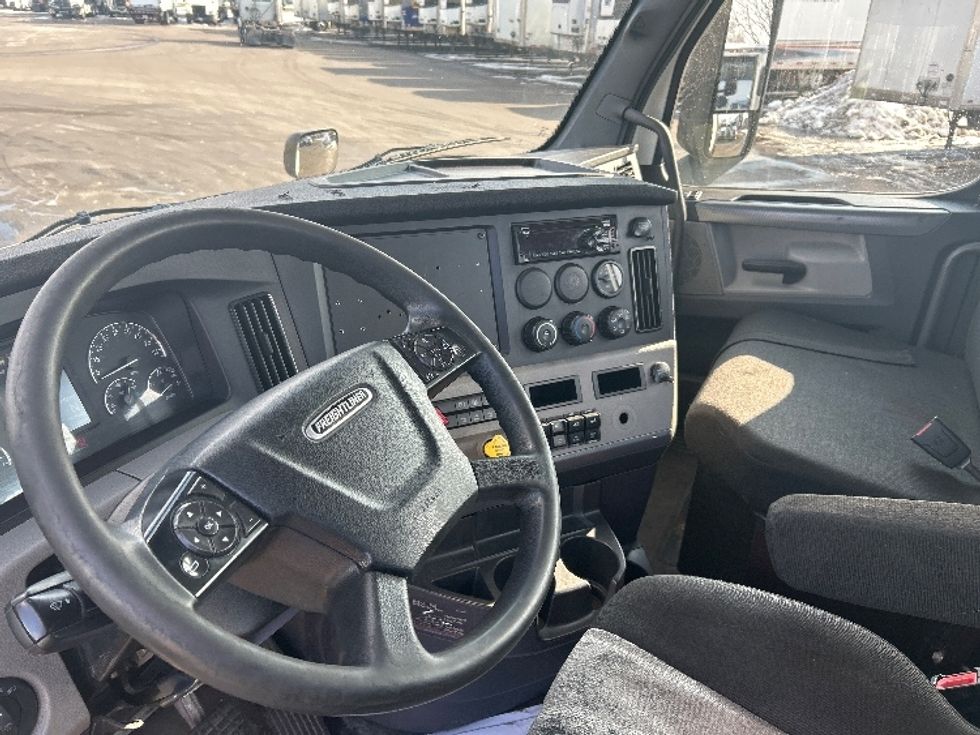 Day Cab Tractor-Heavy Duty Tractors-Freightliner-2020-T11642ST-East Chicago-IN-455,626\n\t\tmiles-$ 31,750 - Image 10