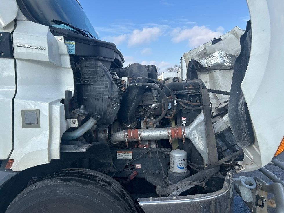 Day Cab Tractor-Heavy Duty Tractors-Freightliner-2020-T11642ST-East Chicago-IN-455,626\n\t\tmiles-$ 31,750 - Image 15