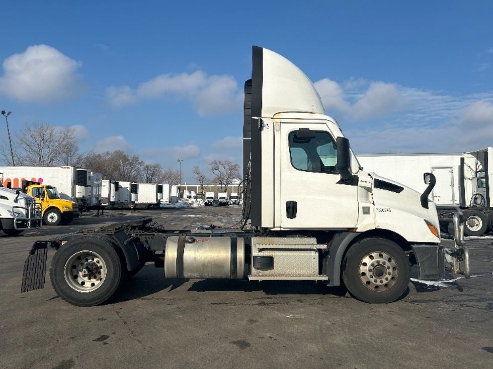 Day Cab Tractor-Heavy Duty Tractors-Freightliner-2020-T11642ST-East Chicago-IN-455,626\n\t\tmiles-$ 31,750 - Image 8