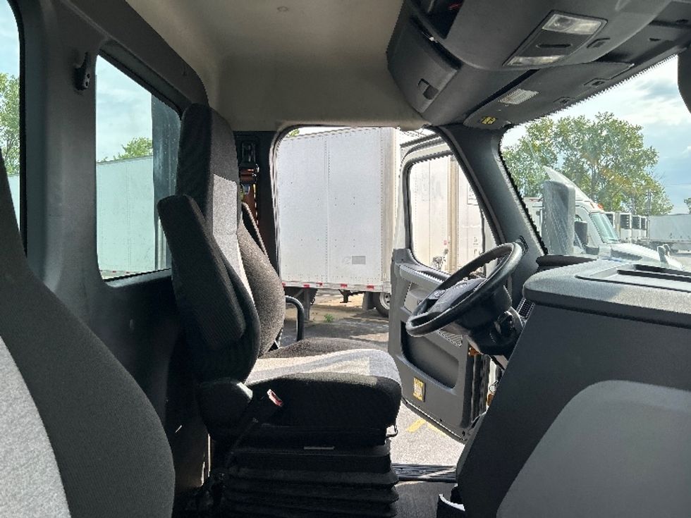 Day Cab Tractor-Heavy Duty Tractors-Freightliner-2020-T11642ST-East Chicago-IN-485,475\n\t\tmiles-$ 32,250 - Image 14
